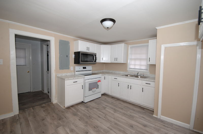 Goldsboro NC - Homes for Rent - 164 Harvey St. Pikeville NC 27863 - Kitchen / Dining Area