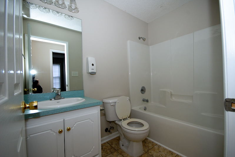 Goldsboro NC - Homes for Rent - 103 Bett Drive Goldsboro NC 27534 - Bathroom