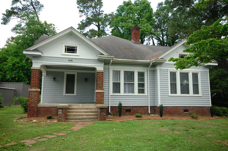Goldsboro NC - Homes for Rent - House Outside Front - 105 South Pineview Avenue Goldsboro NC 27530