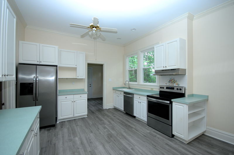 Goldsboro NC - Homes for Rent - Kitchen Dining Area - 105 South Pineview Avenue Goldsboro NC 27530