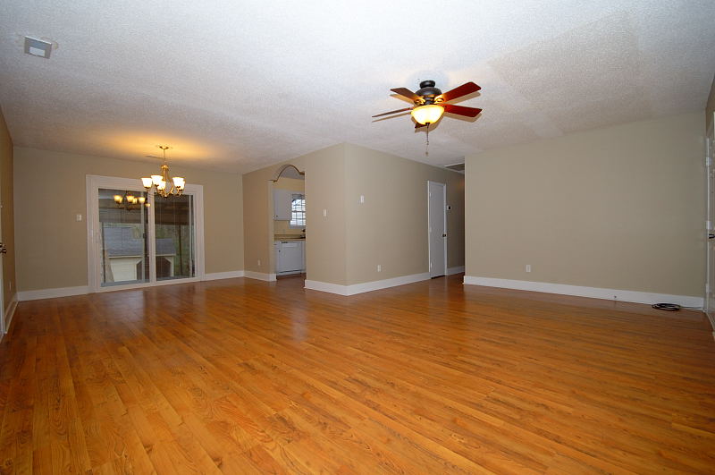 Goldsboro NC - Homes for Rent - 107 Sparrow Court Pikeville NC 27863 - Family Room / Dining Room