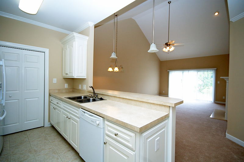 Goldsboro NC - Homes for Rent - 111 Oxford Drive Goldsboro NC 27534 - Kitchen / Family Room