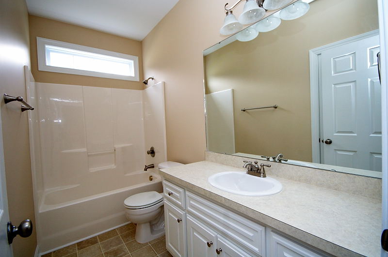 Goldsboro NC - Homes for Rent - 111 Oxford Drive Goldsboro NC 27534 - Bathroom