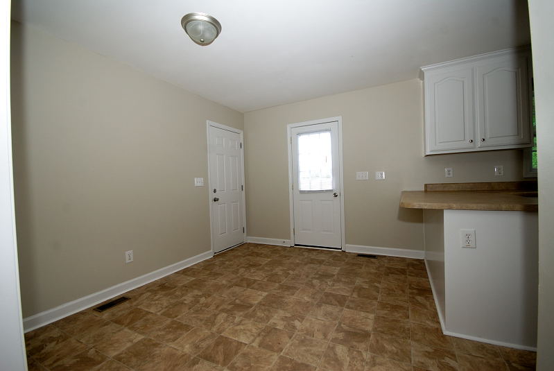 Goldsboro NC - Homes for Rent - 114 Maryland Drive La Grange NC 28551 - Kitchen - Dining Area