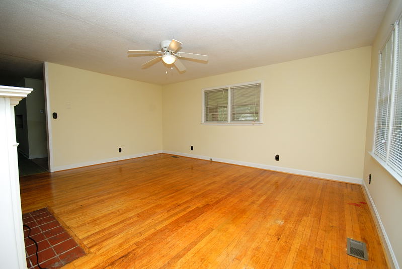 Goldsboro NC - Homes for Rent - Living Room - 145 Scott Street Goldsboro, NC 27534