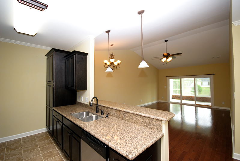Goldsboro NC - Homes for Rent - 147 Oxford Drive Goldsboro NC 27534 - Kitchen - Family Room