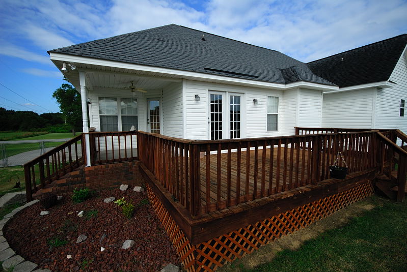 Goldsboro NC - Homes for Rent - 203 Summer Wind Drive Goldsboro NC 27530 - Back Porch / Back Deck