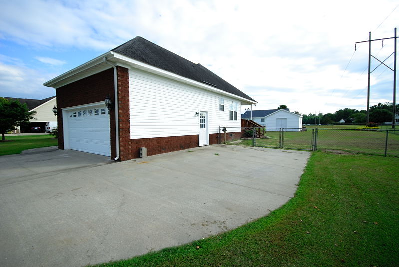 Goldsboro NC - Homes for Rent - 203 Summer Wind Drive Goldsboro NC 27530 - Garage / Parking Pad
