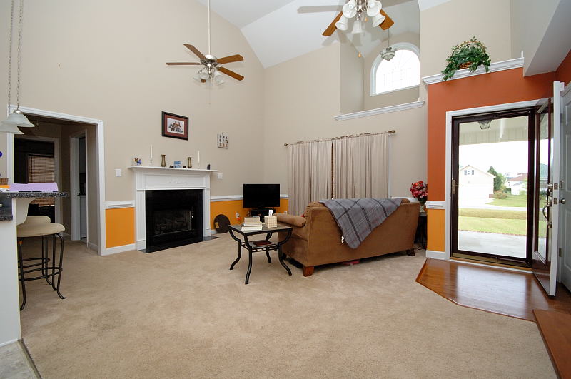 Goldsboro NC - Homes for Rent - Family Room - 215 Wingspread Drive Goldsboro, NC 27530