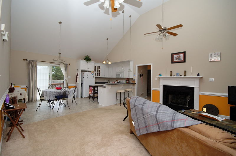 Goldsboro NC - Homes for Rent - Family Room - Kitchen - 215 Wingspread Drive Goldsboro, NC 27530