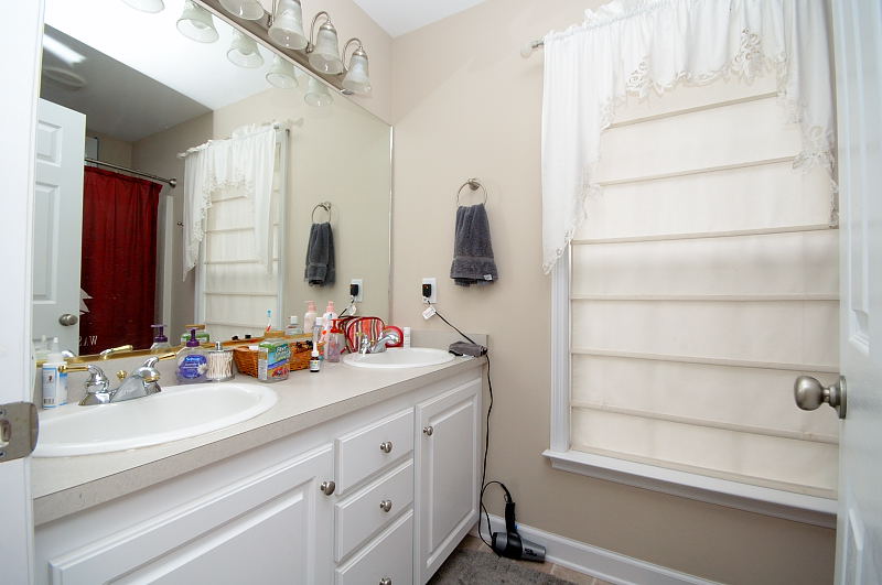 Goldsboro NC - Homes for Rent - Master Bathroom - 215 Wingspread Drive Goldsboro, NC 27530