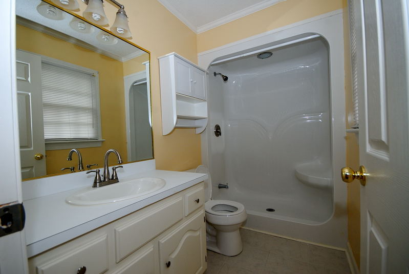 Goldsboro NC - Homes for Rent - 220 Glenwood Trail Goldsboro NC 27534 - Master Bathroom