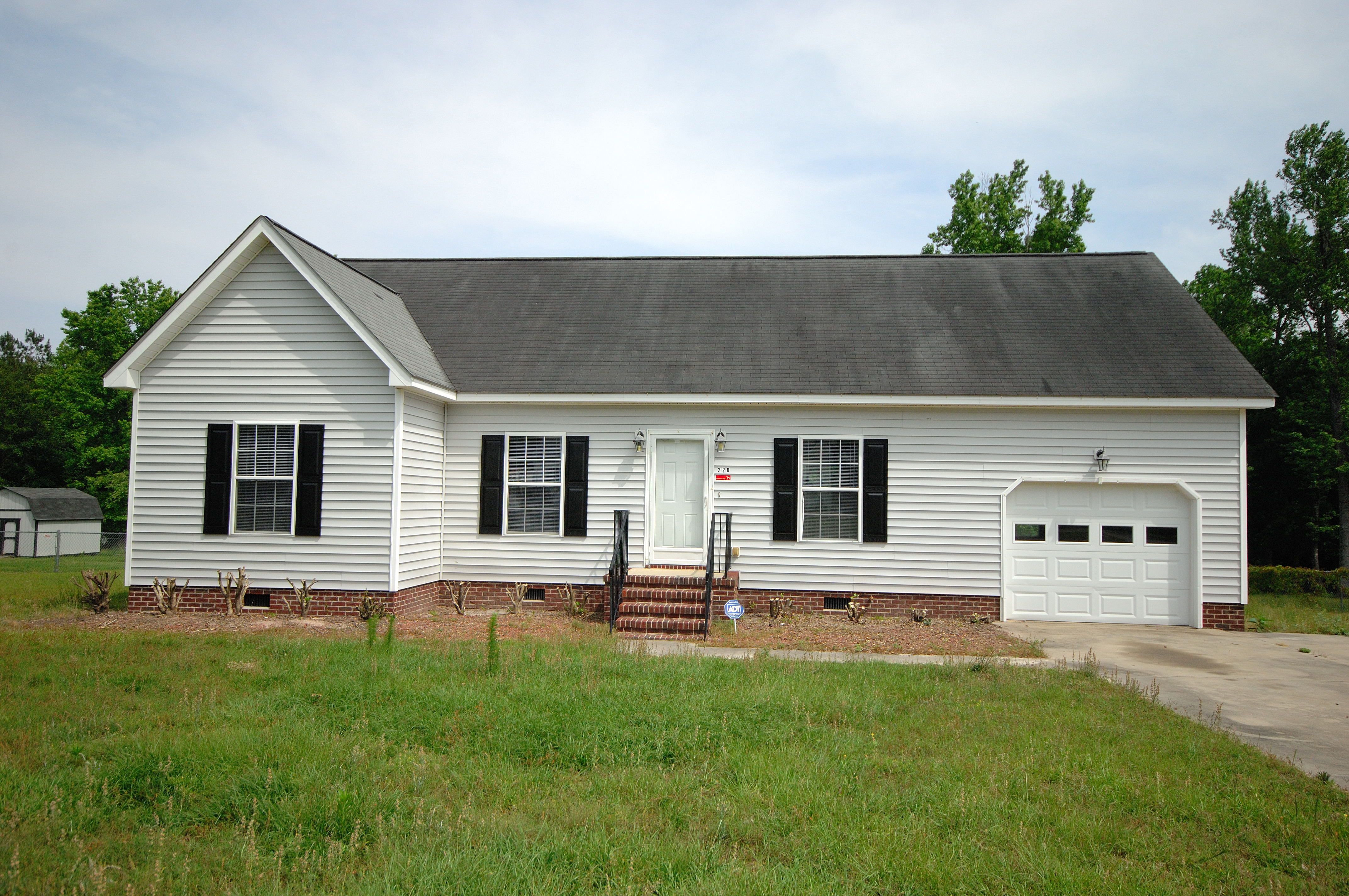 Goldsboro NC - Homes for Rent - 220 Koufax Drive Pikeville NC 27863 - Main House View