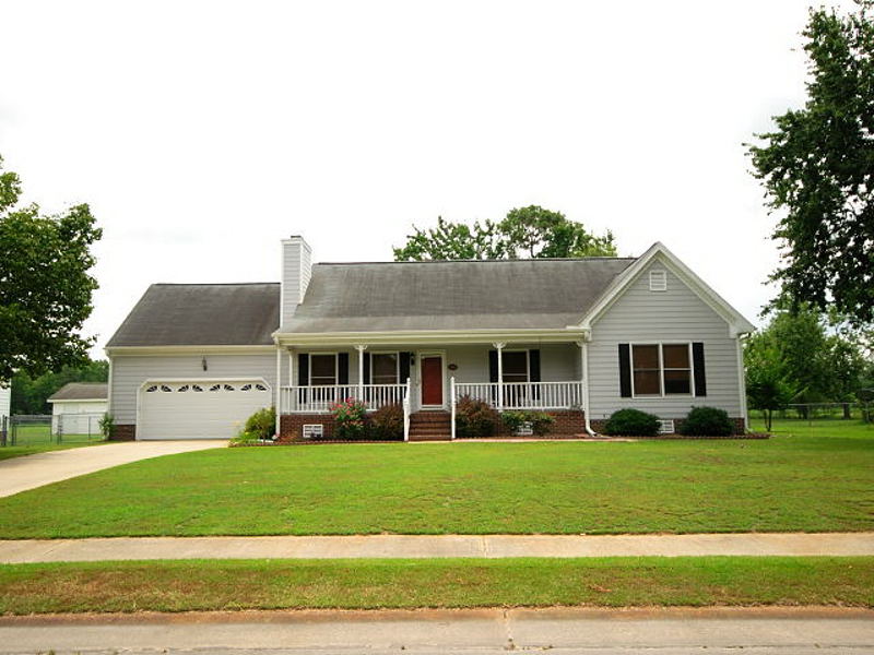 Goldsboro NC - Homes for Rent - House Outside Front - 220 Ryan Way Goldsboro, NC 27534