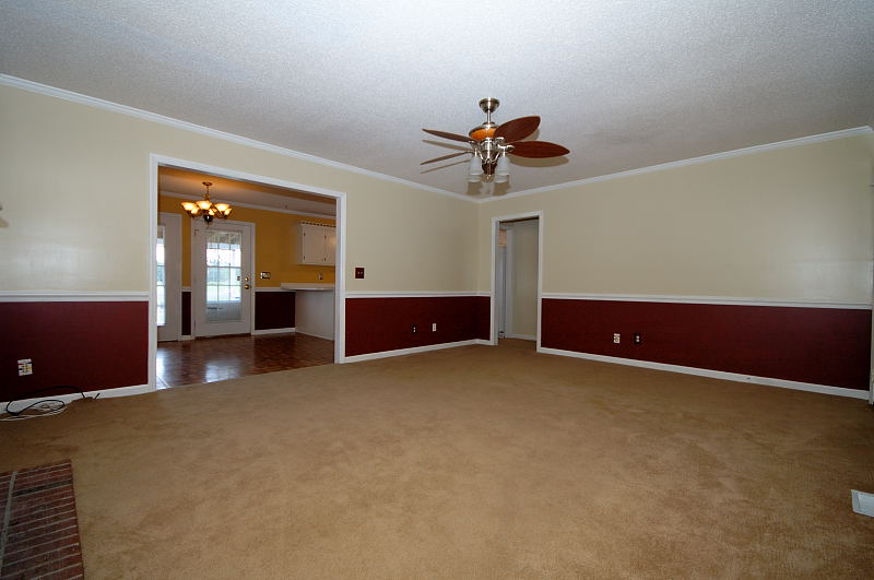 Goldsboro NC - Homes for Rent - Family Room - 220 Ryan Way Goldsboro, NC 27534