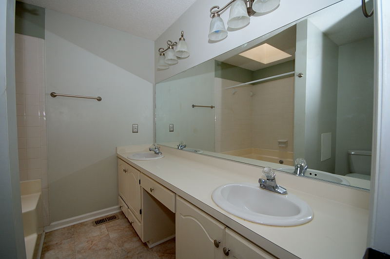 Goldsboro NC - Homes for Rent - Master Bathroom - 220 Ryan Way Goldsboro, NC 27534