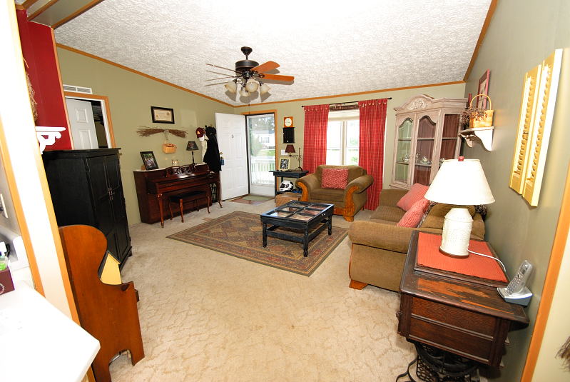 Goldsboro NC - Homes for Rent - Living Room - 3043 Brakefield Drive La Grange NC 28551