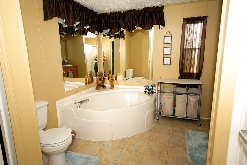 Goldsboro NC - Homes for Rent - Master Bathroom - 3043 Brakefield Drive La Grange NC 28551