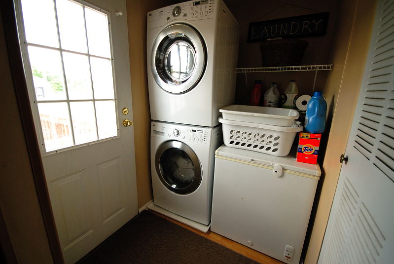 Goldsboro NC - Homes for Rent - Laundry Room - 3043 Brakefield Drive La Grange NC 28551