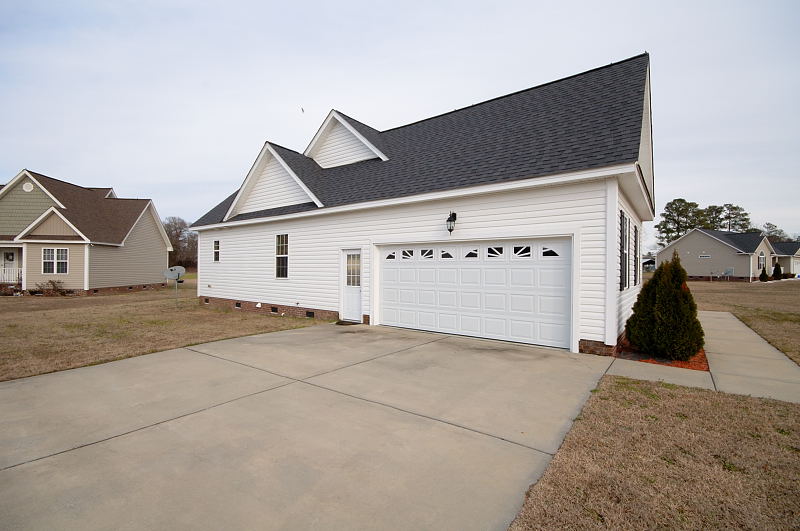 Goldsboro NC - Homes for Rent - Driveway Garage - 305 Grace's Farm Road La Grange NC 28551