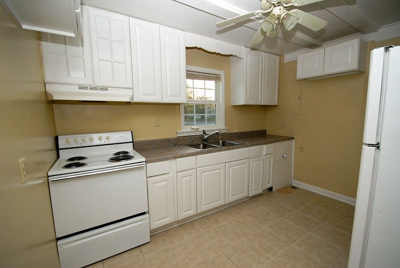 Goldsboro NC - Homes for Rent - 306 Whitfield Drive Goldsboro NC 27530 - Kitchen