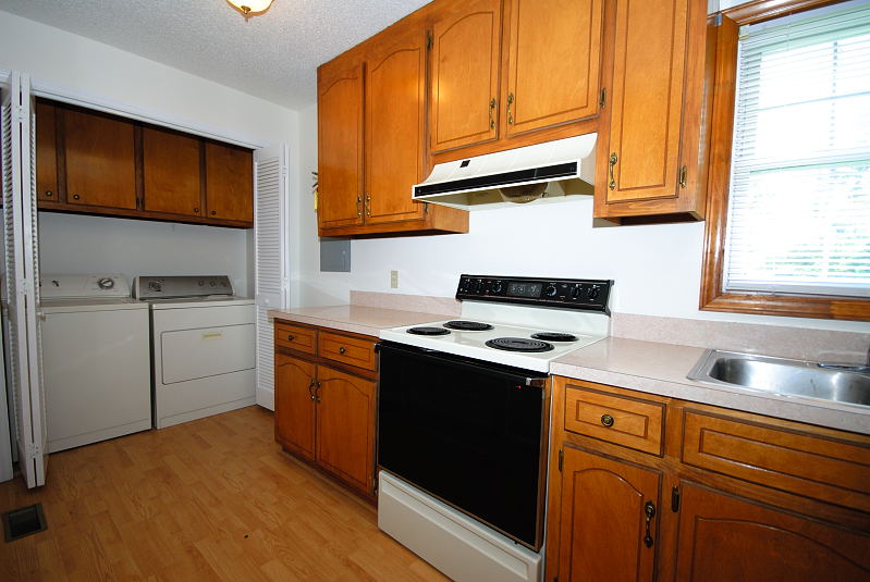 Goldsboro NC - Homes for Rent - Kitchen Laundry Room - 504 Patetown Rd. Goldsboro, NC 27530
