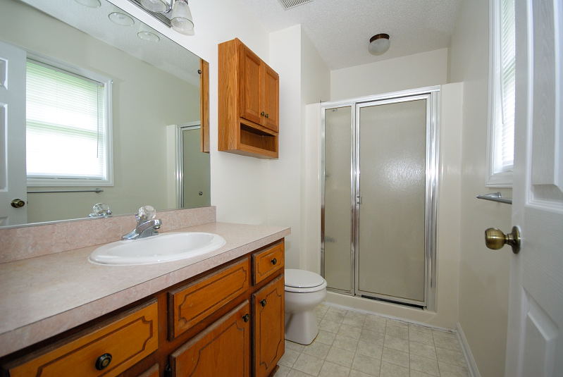 Goldsboro NC - Homes for Rent - Master Bathroom - 504 Patetown Rd. Goldsboro, NC 27530