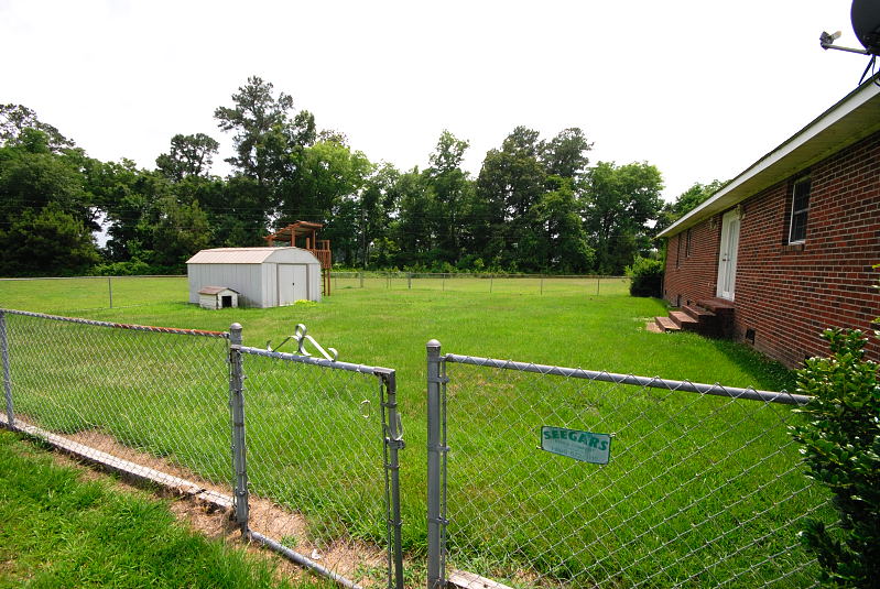 Goldsboro NC - Homes for Rent - Back Yard - 504 Patetown Rd. Goldsboro, NC 27530