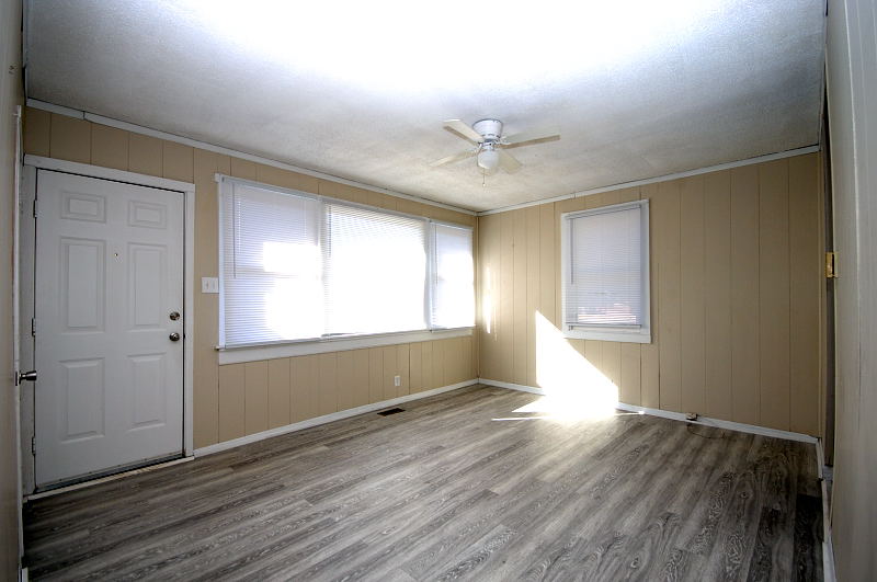 Goldsboro NC - Homes for Rent - 606 South Andrews Avenue Apt A Goldsboro NC 27530 - Living Room