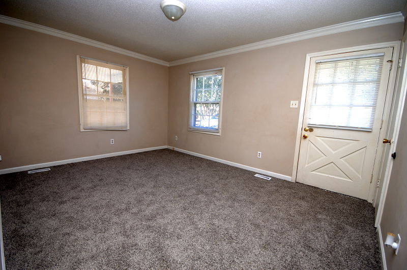 Goldsboro NC - Homes for Rent - 102 Moore Allen St. Dudley NC 28333 - Living Room
