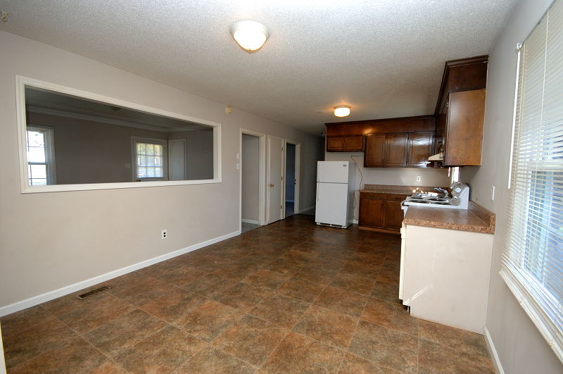Goldsboro NC - Homes for Rent - 102 Moore Allen St. Dudley NC 28333 - Kitchen / Dining Area