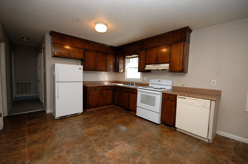 Goldsboro NC - Homes for Rent - 102 Moore Allen St. Dudley NC 28333 - Kitchen