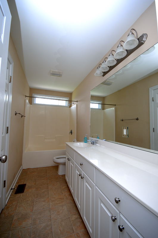 Goldsboro NC - Homes for Rent - 1470 Dollard Town Road Goldsboro NC 27534 - Bathroom