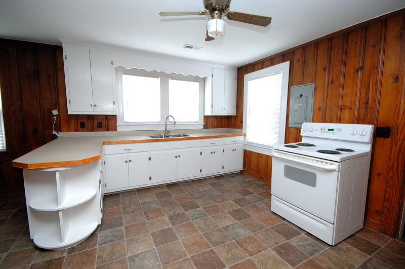 Goldsboro NC - Homes for Rent - 206 S. Spence Ave. Goldsboro NC 27534 - Kitchen