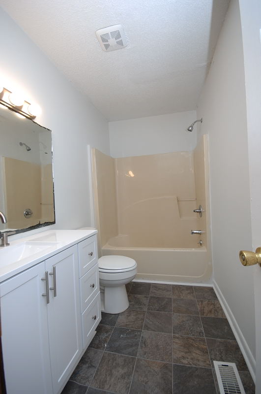Goldsboro NC - Homes for Rent - 412 North Carolina St. Unit A Goldsboro NC 27530 - Bathroom